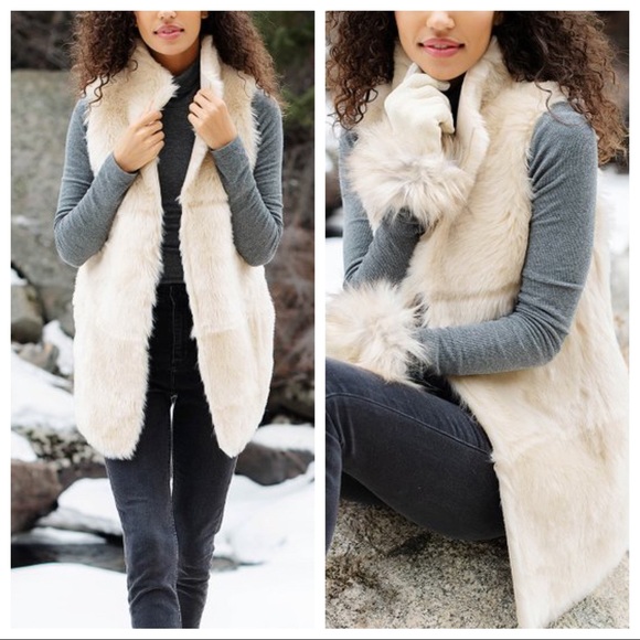 Jackets & Blazers - HP🎉Plus Sherpa Ivory Chalet Vest